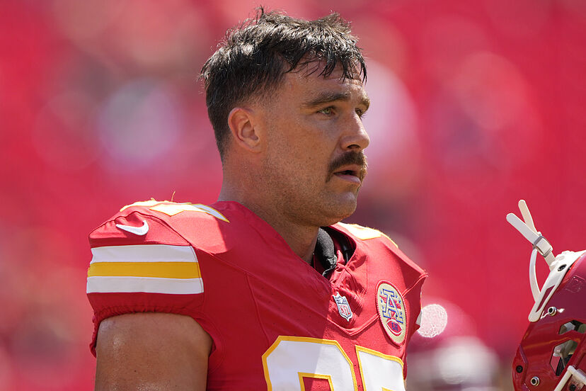 travis kelce reiterates his commitment to the chiefs.