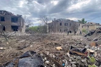 Image for Fierce Fighting in Toretsk as Russia Employs Scorched-Earth Tactics