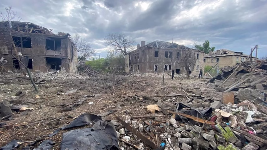Image for Fierce Fighting in Toretsk as Russia Employs Scorched-Earth Tactics